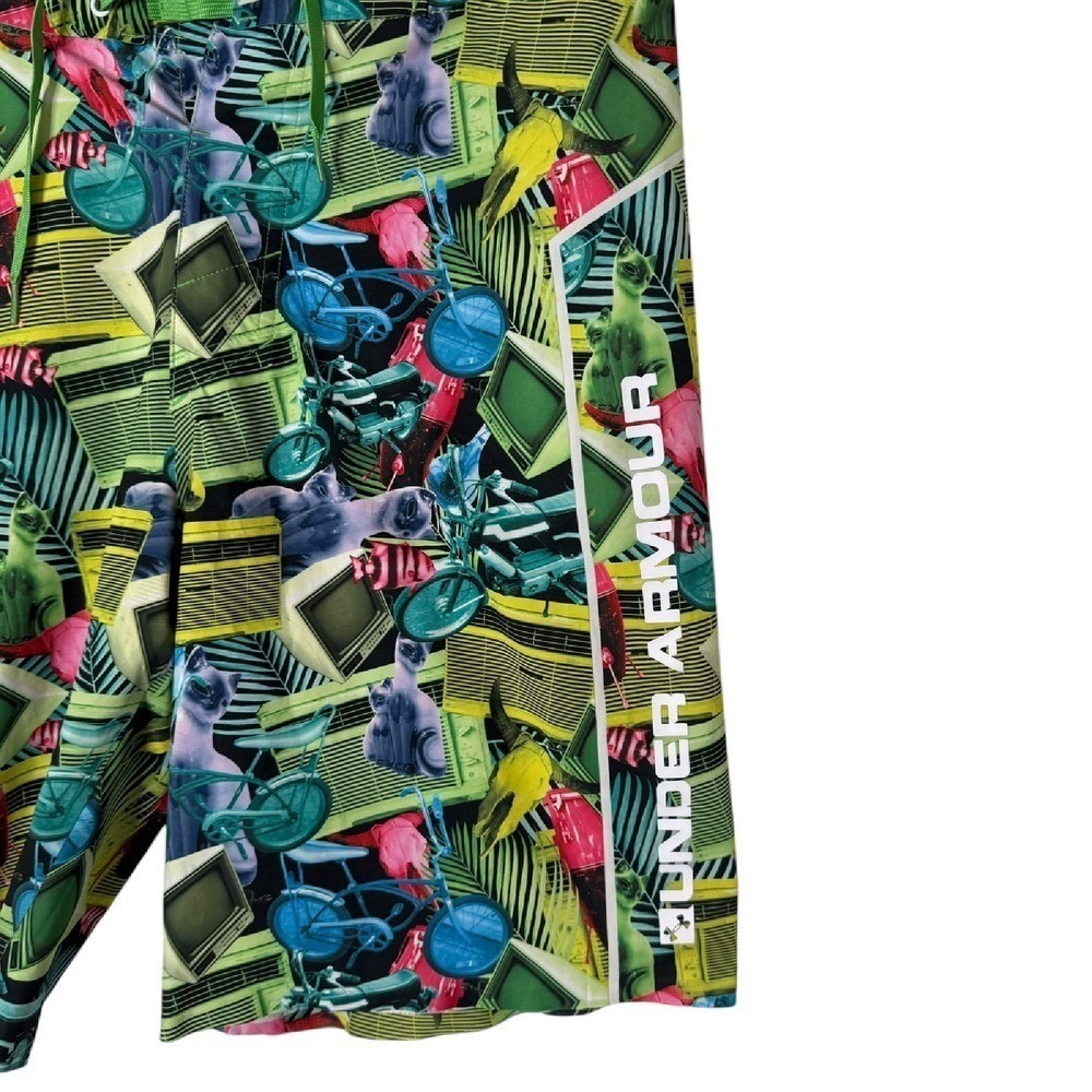 Under Armour Men's Tropical Cat Print Board Shorts Size 32 Loose Heat Gear